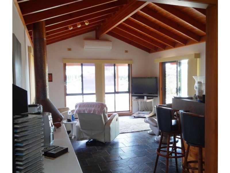 142 GRIFFITH RD, Newport QLD 4020