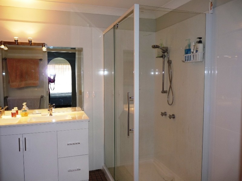 142 GRIFFITH RD, Newport QLD 4020