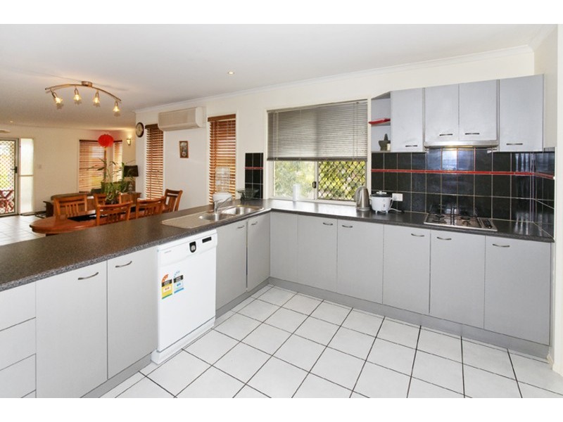 18  SOUTHERDEN DRIVE, North Lakes QLD 4509