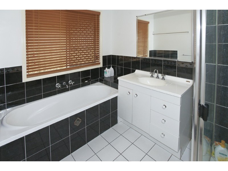 18  SOUTHERDEN DRIVE, North Lakes QLD 4509