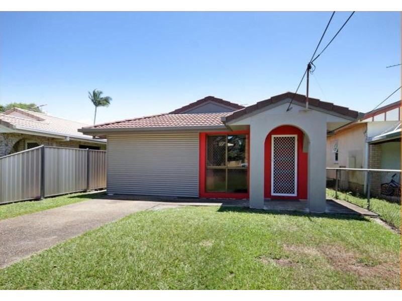57 VICTORIA AVENUE, Woody Point QLD 4019