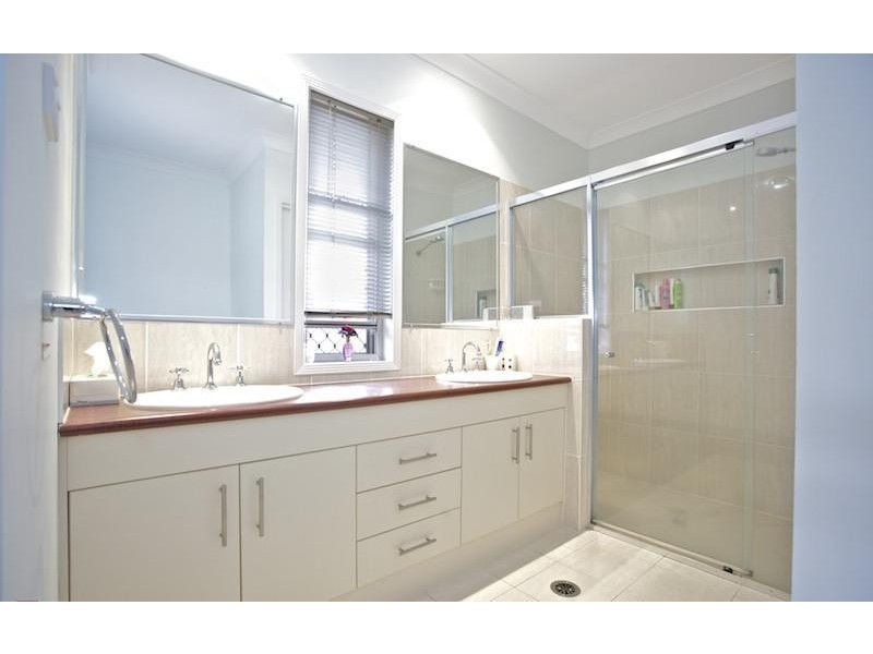 23 LIONHEART CRES, Newport QLD 4020