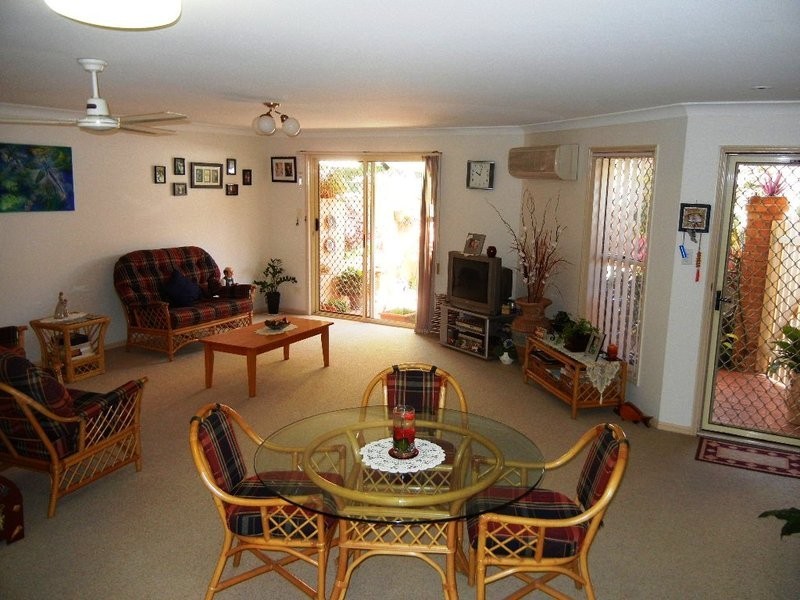 2/10 OSBOURNE STREET, Scarborough QLD 4020