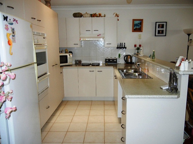 2/10 OSBOURNE STREET, Scarborough QLD 4020