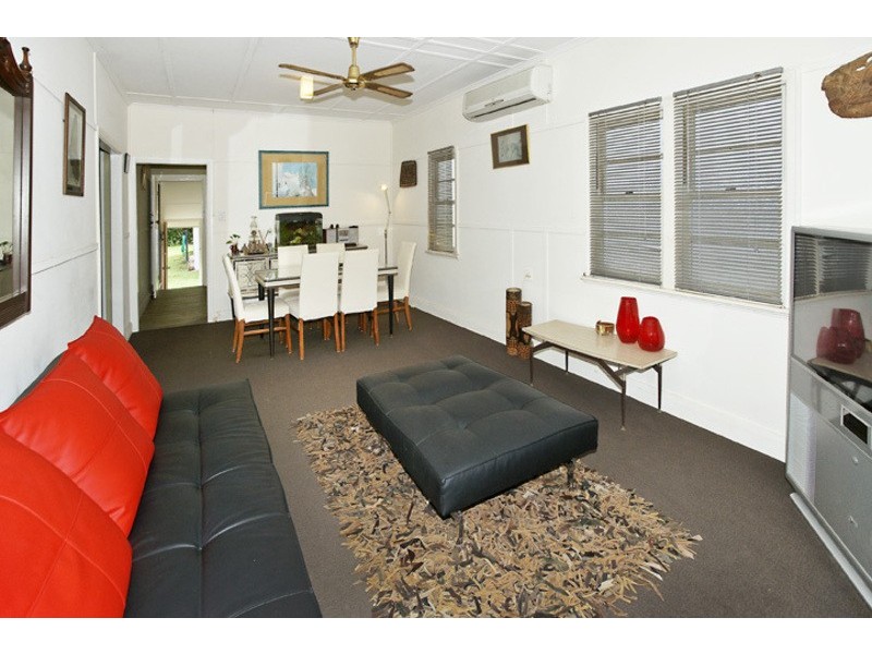 16 CAMPBELL ST, Scarborough QLD 4020