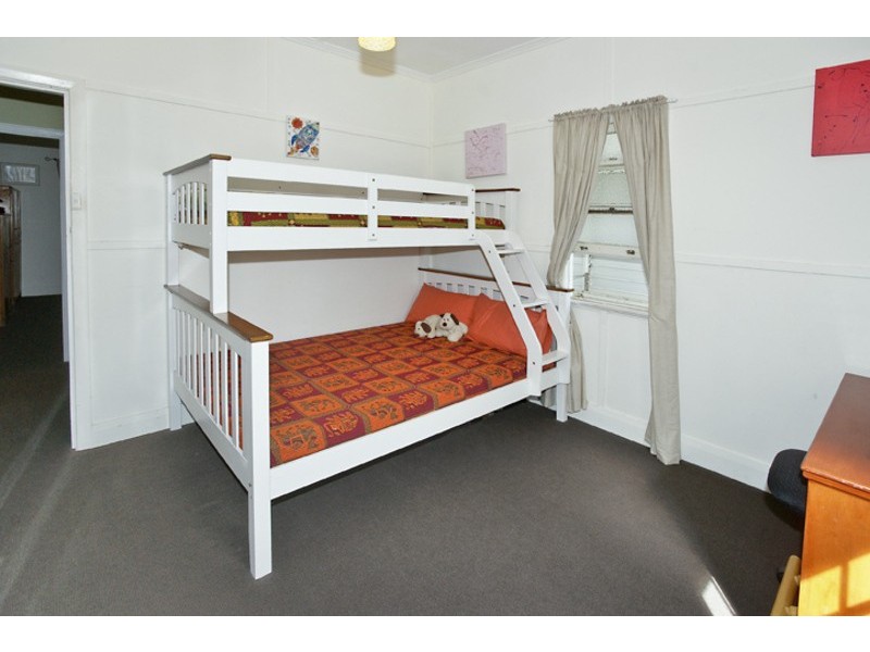 16 CAMPBELL ST, Scarborough QLD 4020