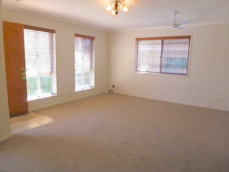 4/2 WATTLE RD, Rothwell QLD 4022