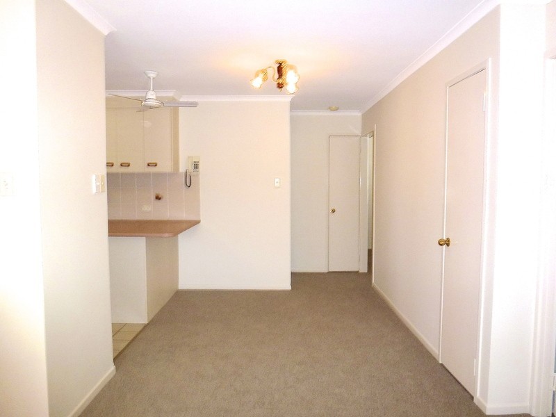 4/2 WATTLE RD, Rothwell QLD 4022