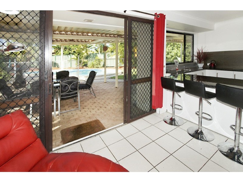 6 VISTA COURT, Newport QLD 4020
