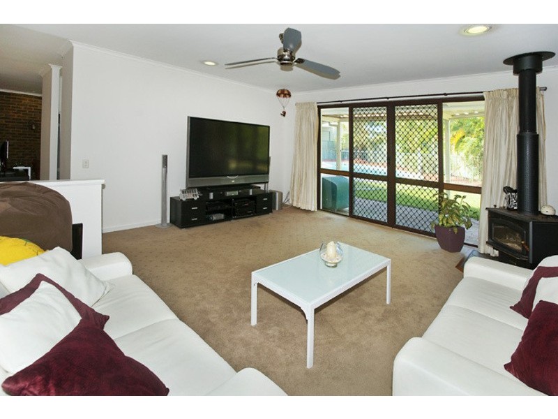 6 VISTA COURT, Newport QLD 4020