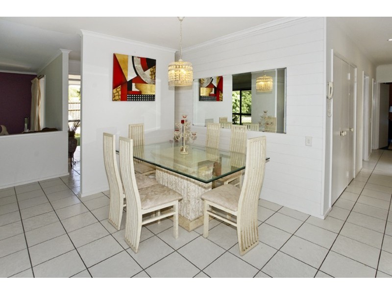 6 VISTA COURT, Newport QLD 4020