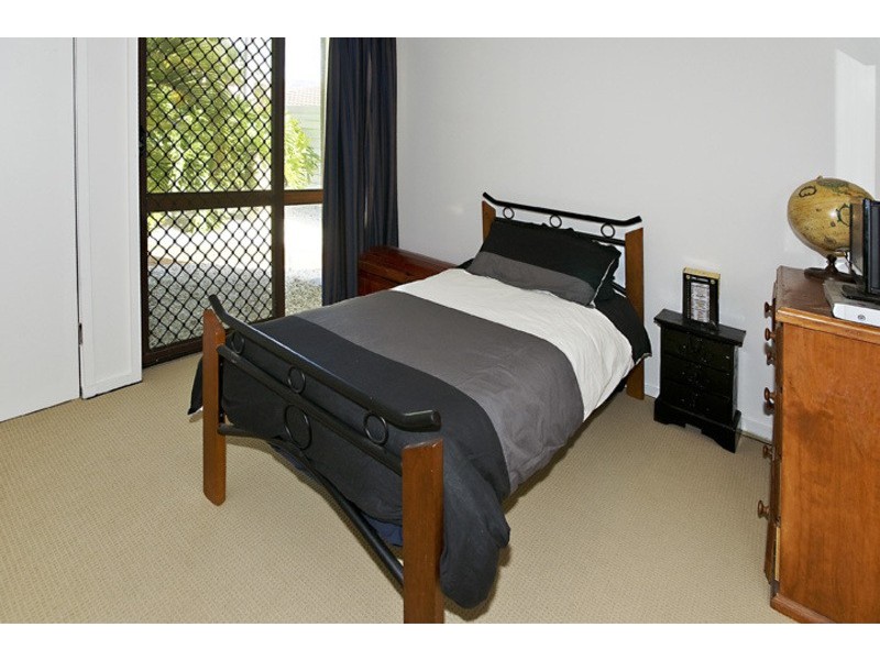 6 VISTA COURT, Newport QLD 4020