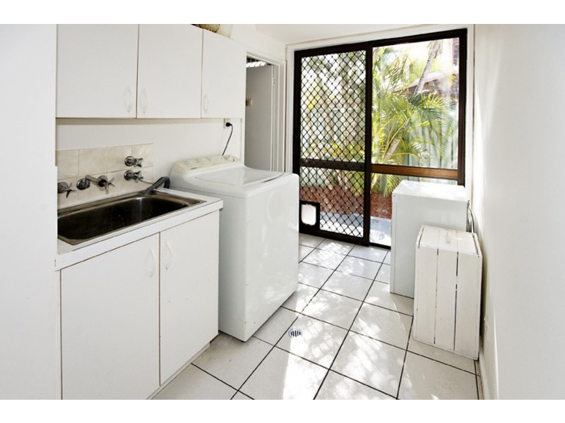6 VISTA COURT, Newport QLD 4020
