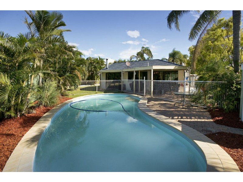 6 VISTA COURT, Newport QLD 4020