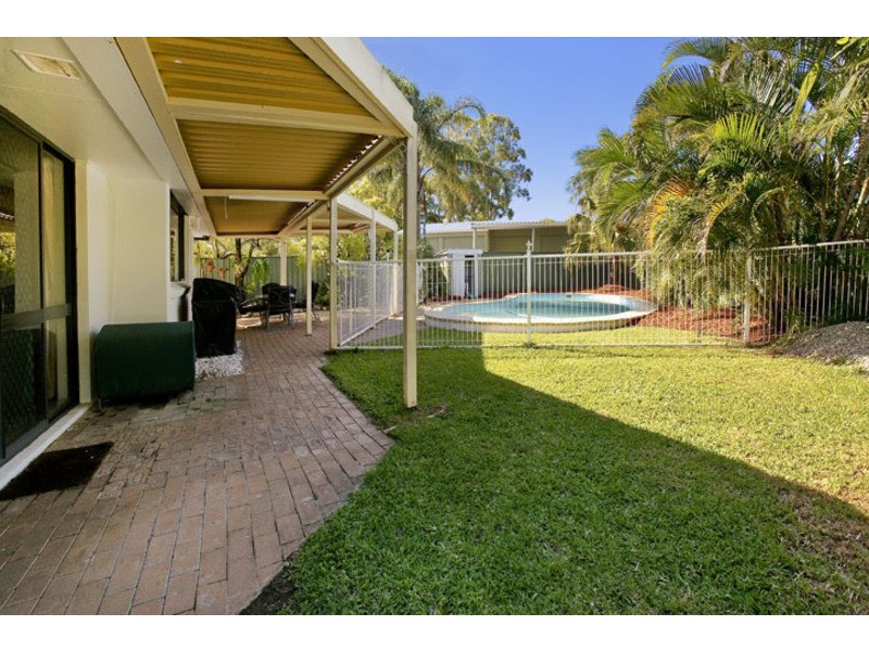 6 VISTA COURT, Newport QLD 4020
