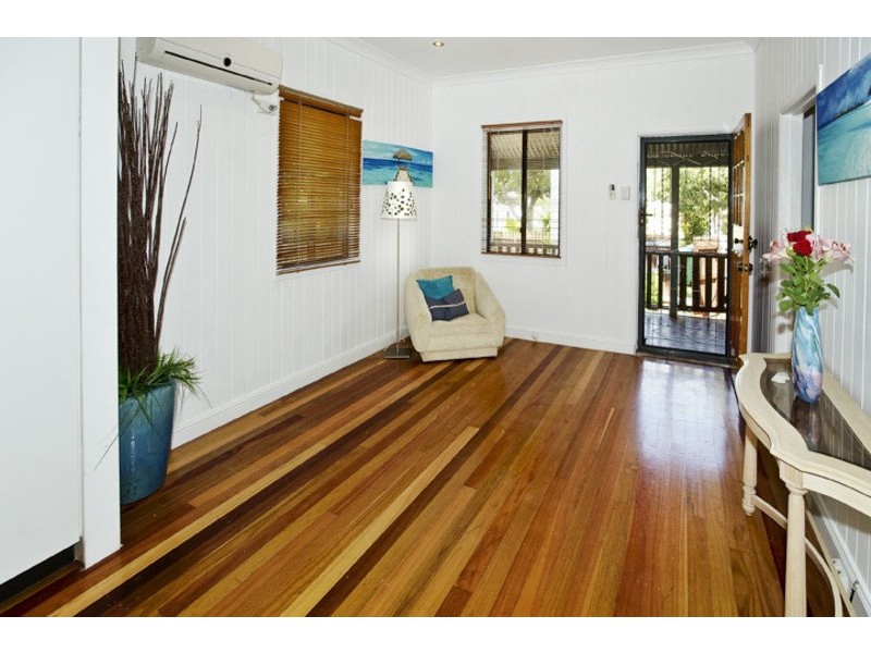 36 QUEEN STREET, Scarborough QLD 4020