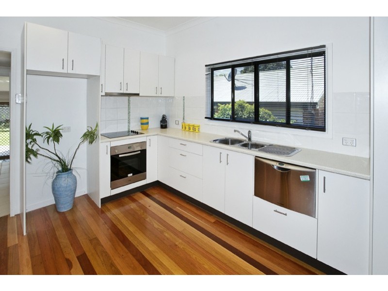 36 QUEEN STREET, Scarborough QLD 4020