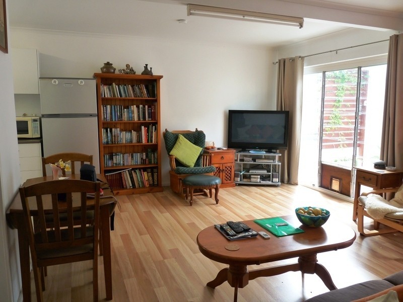 2/11 CENTAUR STREET, Redcliffe QLD 4020