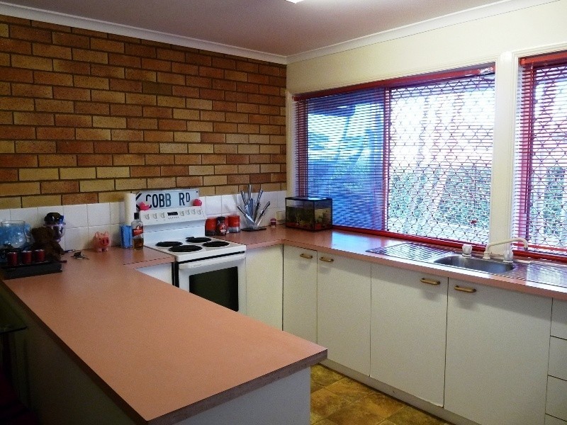 2/10 WATTLE RD, Rothwell QLD 4022