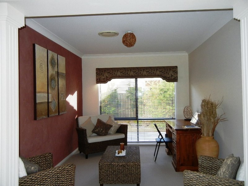 33 AURORA PLACE, Newport QLD 4020