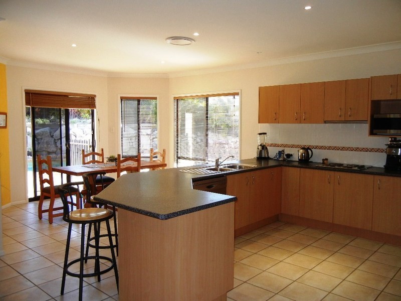 33 AURORA PLACE, Newport QLD 4020