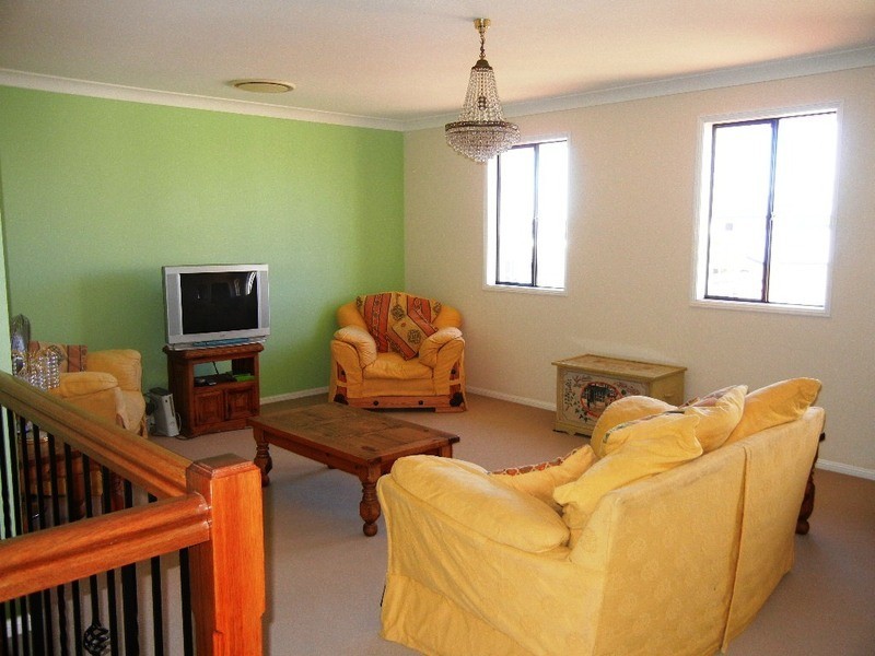 33 AURORA PLACE, Newport QLD 4020