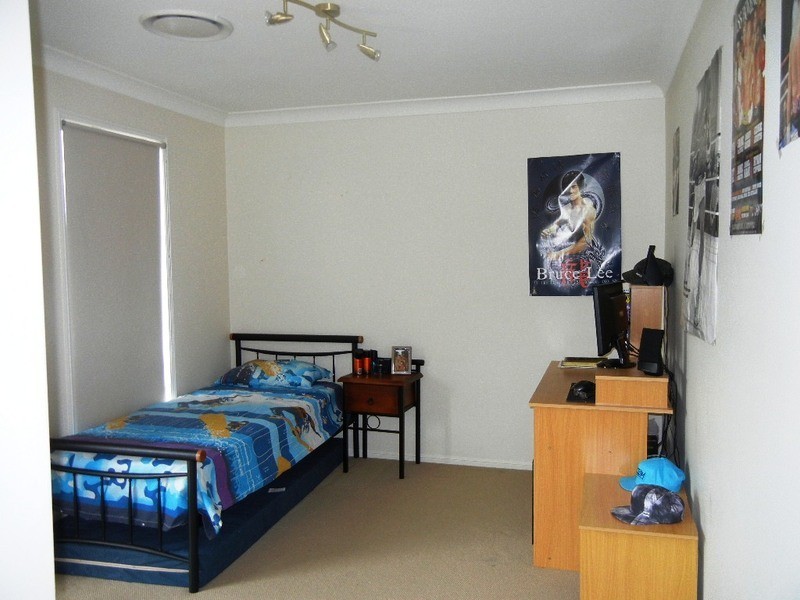 33 AURORA PLACE, Newport QLD 4020