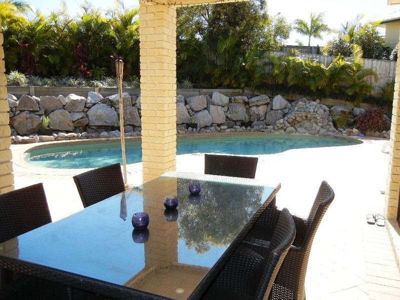 33 AURORA PLACE, Newport QLD 4020