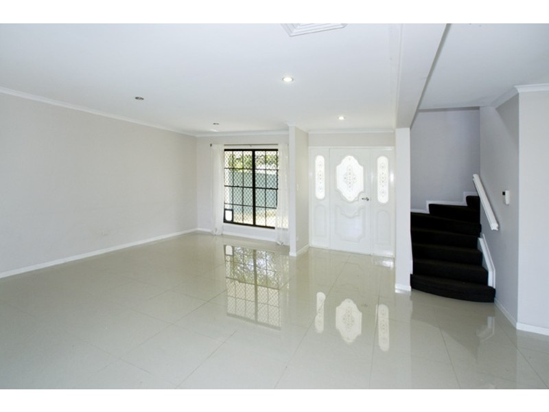 3 SVERIGE COURT, Newport QLD 4020