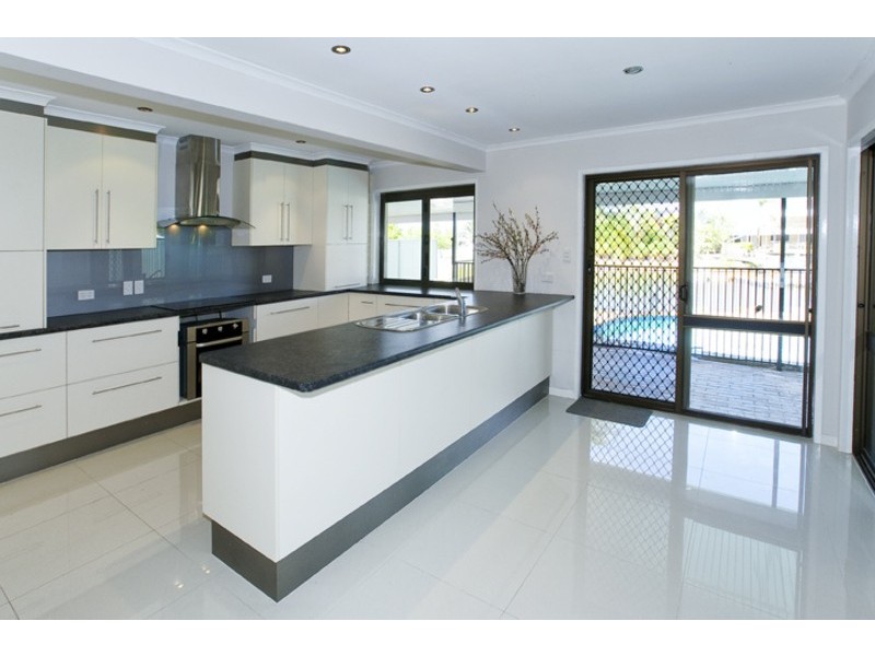 3 SVERIGE COURT, Newport QLD 4020