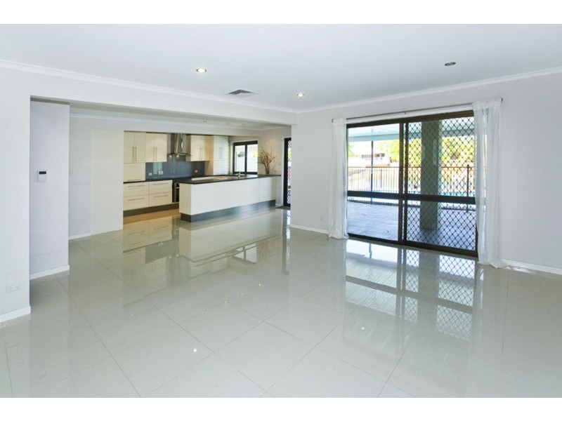 3 SVERIGE COURT, Newport QLD 4020