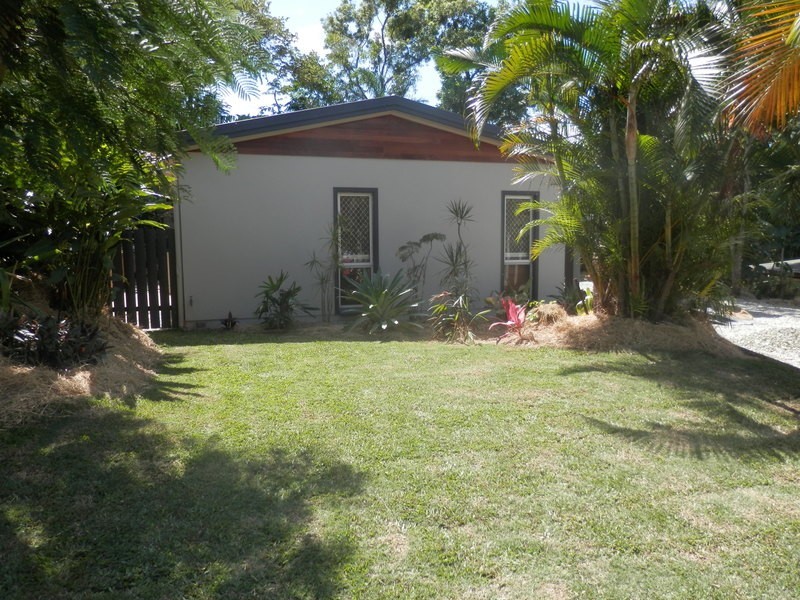 4 GARLAND CL, Kanimbla QLD 4870