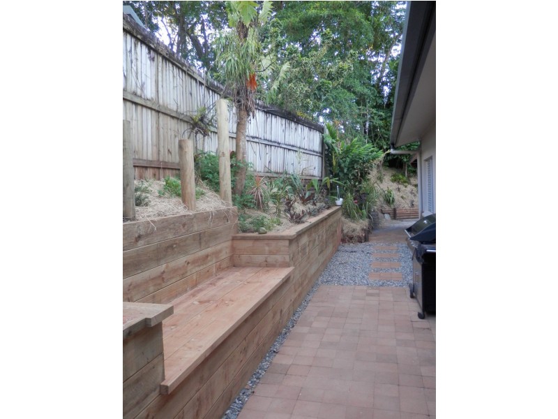 4 GARLAND CL, Kanimbla QLD 4870