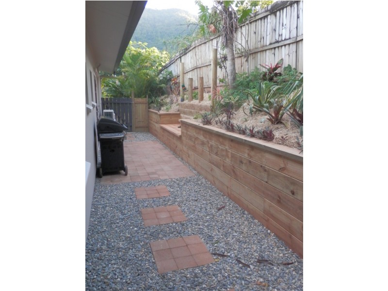 4 GARLAND CL, Kanimbla QLD 4870