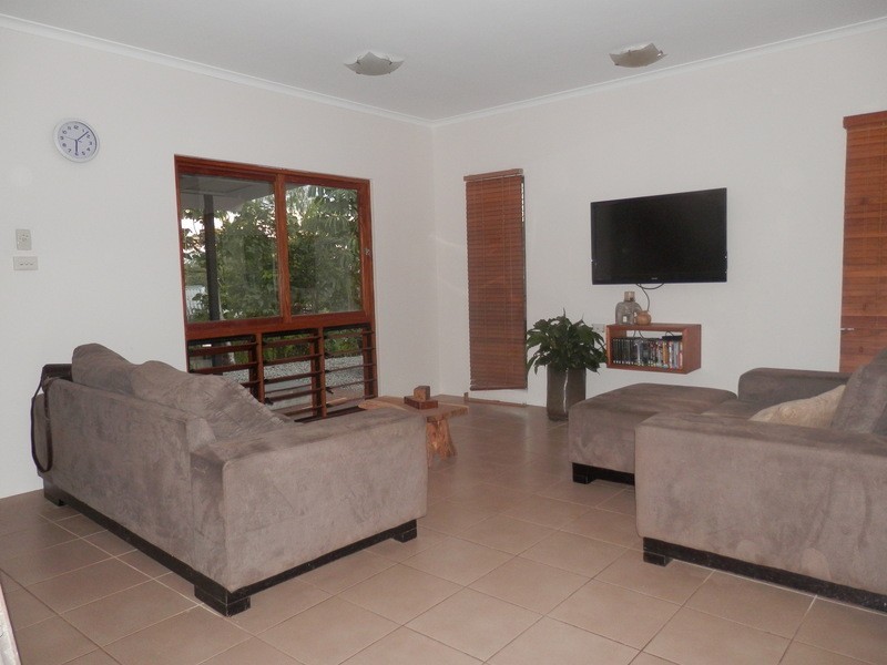 4 GARLAND CL, Kanimbla QLD 4870