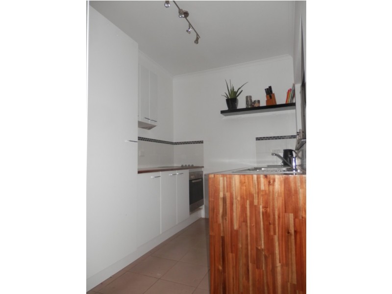 4 GARLAND CL, Kanimbla QLD 4870