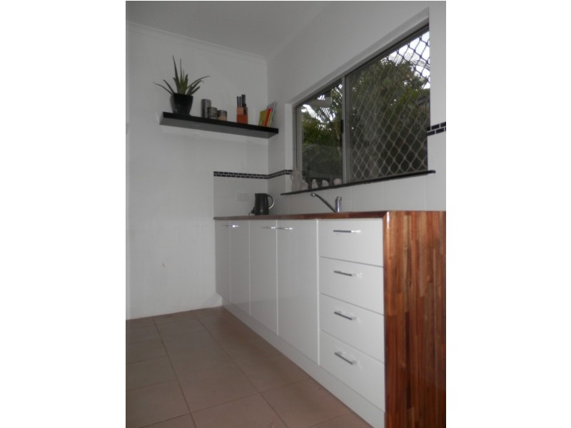 4 GARLAND CL, Kanimbla QLD 4870