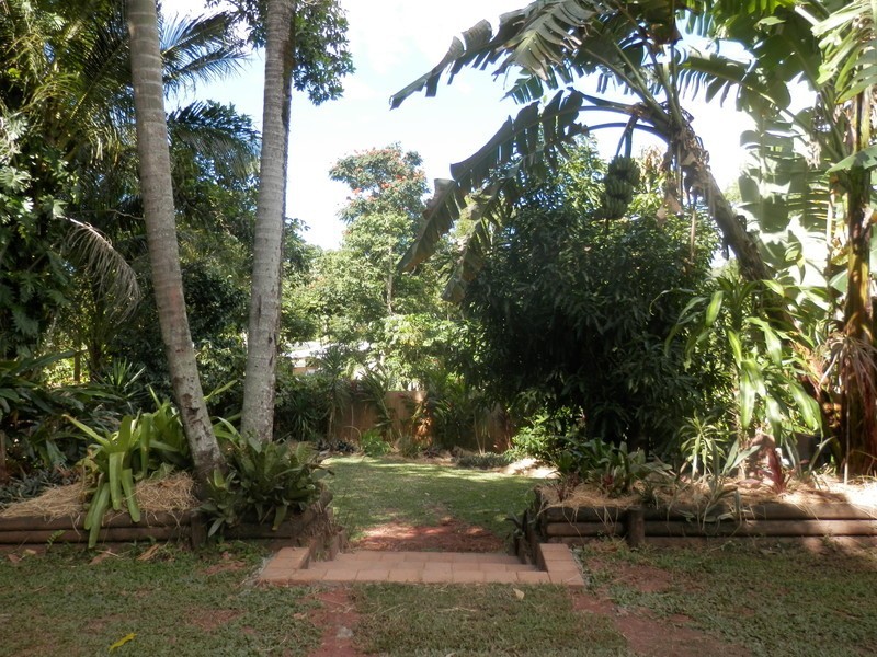 4 GARLAND CL, Kanimbla QLD 4870