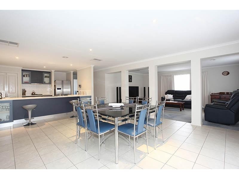 31 Chardonnay Drive, Skye VIC 3977