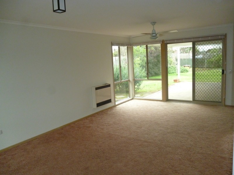 21 Denham Crescent, Cranbourne North VIC 3977