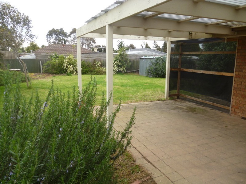 21 Denham Crescent, Cranbourne North VIC 3977