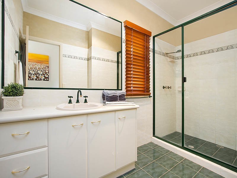 111 Solway Crescent, Carbrook QLD 4130