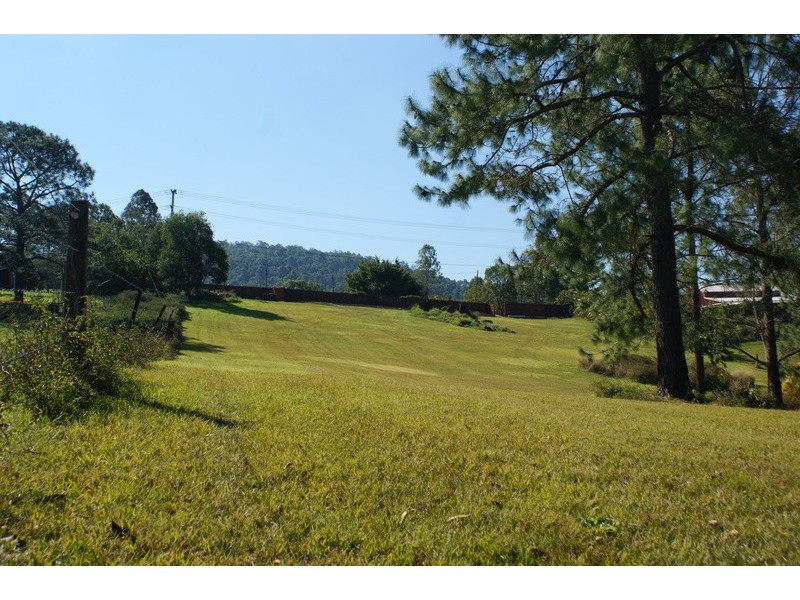 213 Gibbons Rd, Samford Valley QLD 4520