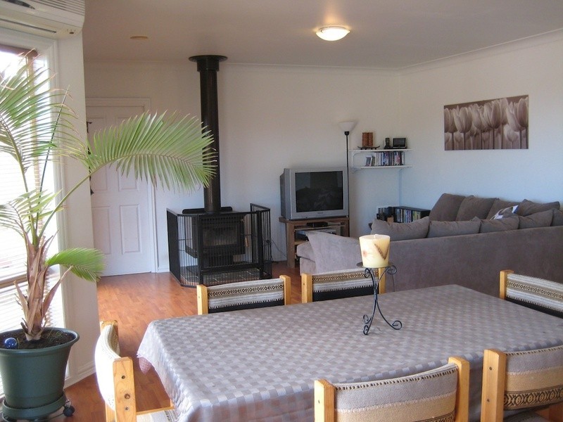 8 Liam Circuit, Beaconsfield VIC 3807