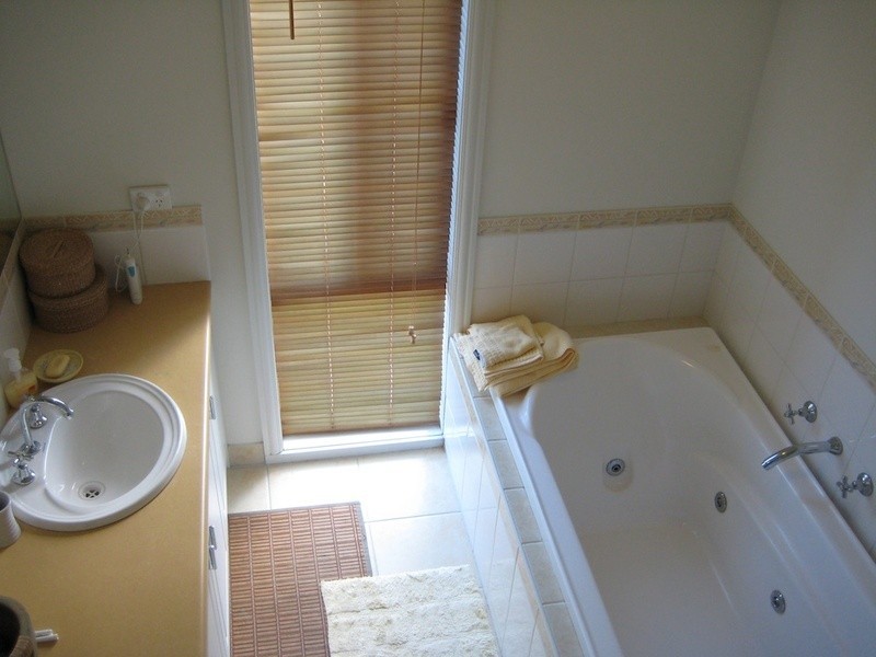 8 Liam Circuit, Beaconsfield VIC 3807