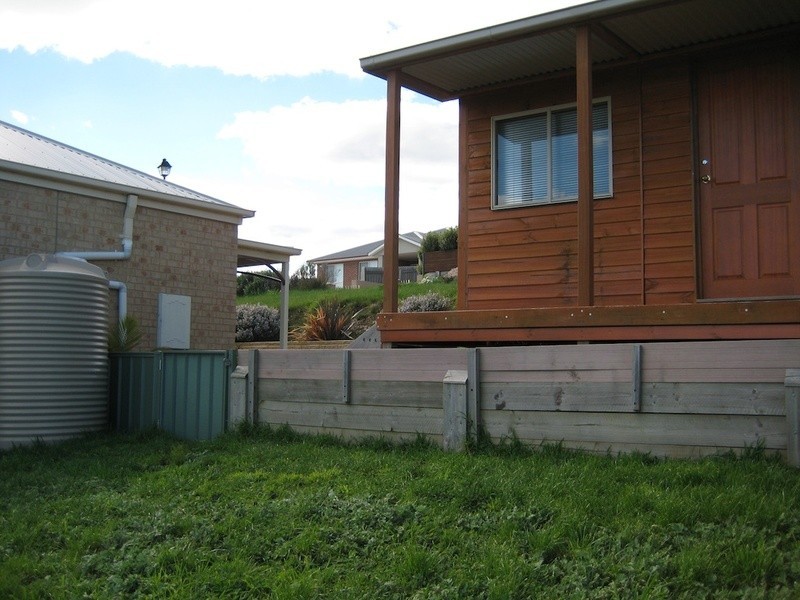 8 Liam Circuit, Beaconsfield VIC 3807