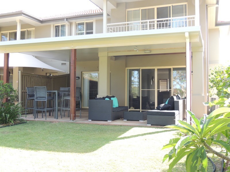 8107 Magnolia Gardens Court, Hope Island QLD 4212