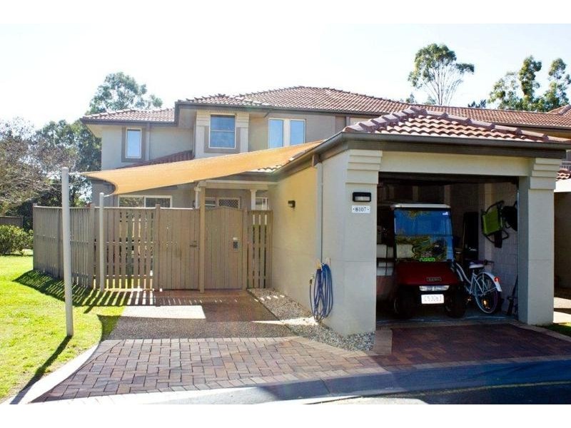 8107 Magnolia Gardens Court, Hope Island QLD 4212