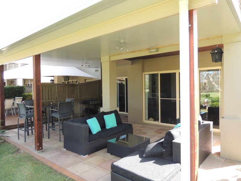 8107 Magnolia Gardens Court, Hope Island QLD 4212