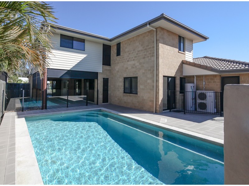 30 Lake Breeze Drive, Windaroo QLD 4207